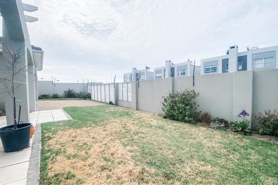 To Let 4 Bedroom Property for Rent in Parklands North Western Cape